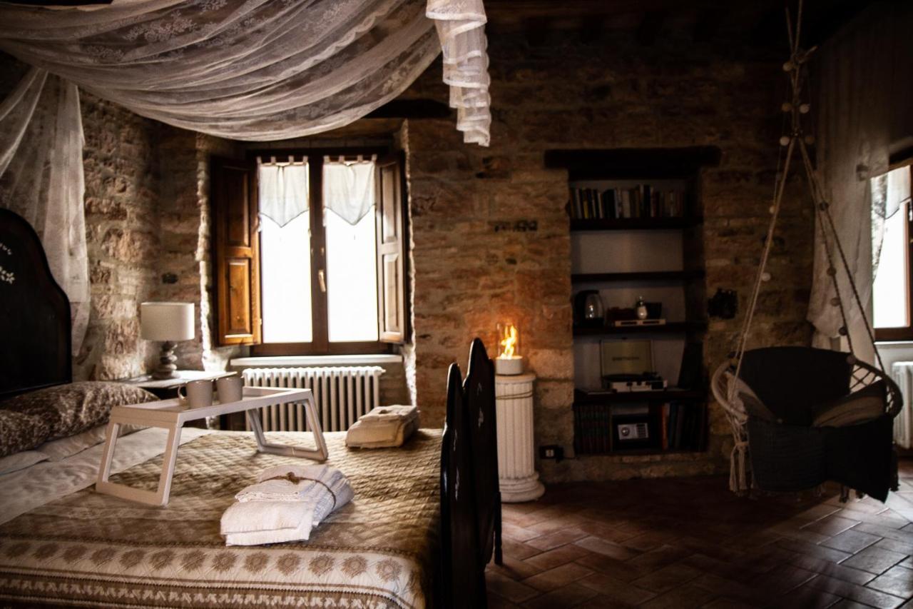 Casa Cristiano Bed & Breakfast Piobbico Luaran gambar